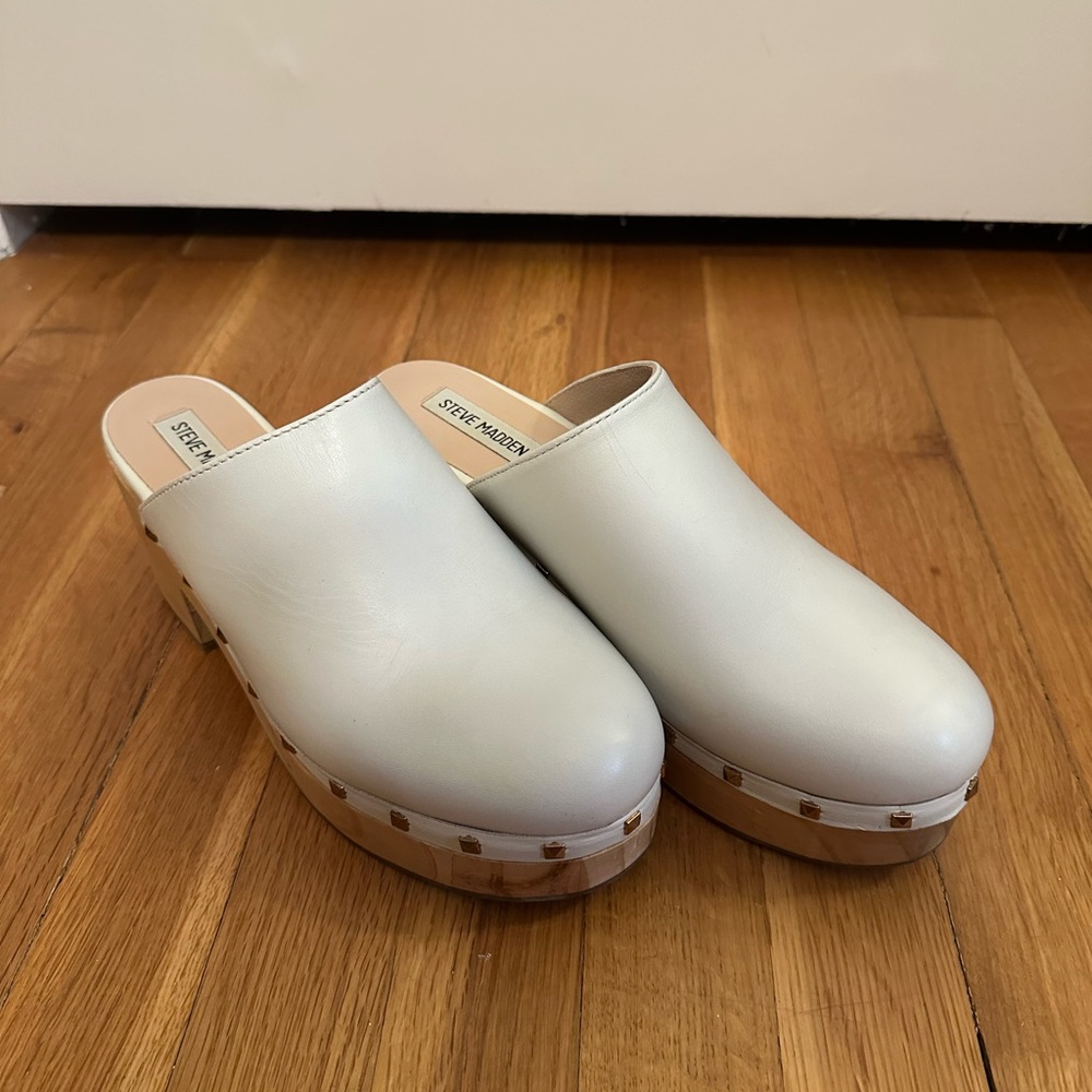 Steve Madden White Mules Sleek Minimalist Design